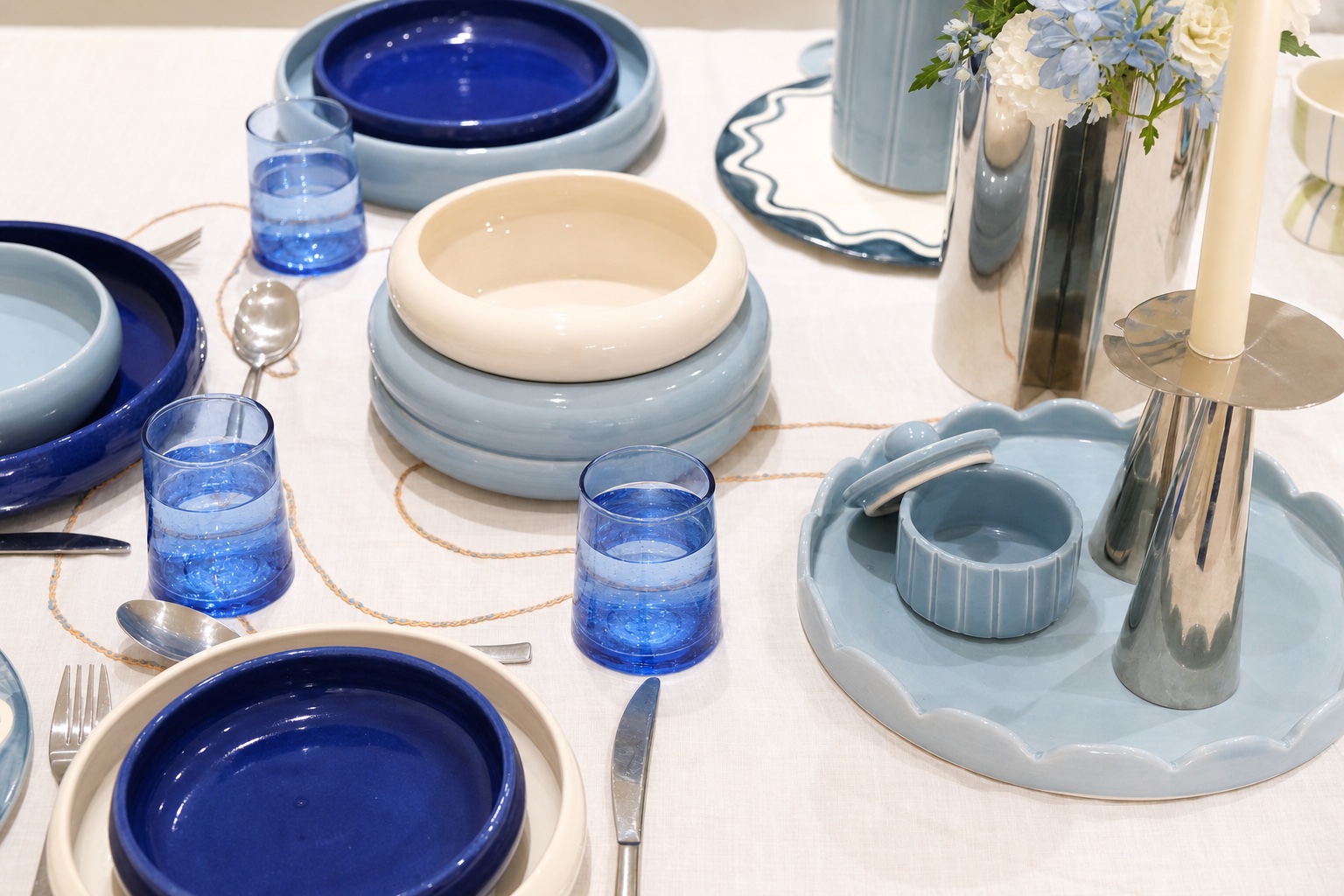Table dressée Dolce, coloris bleu et cobalt