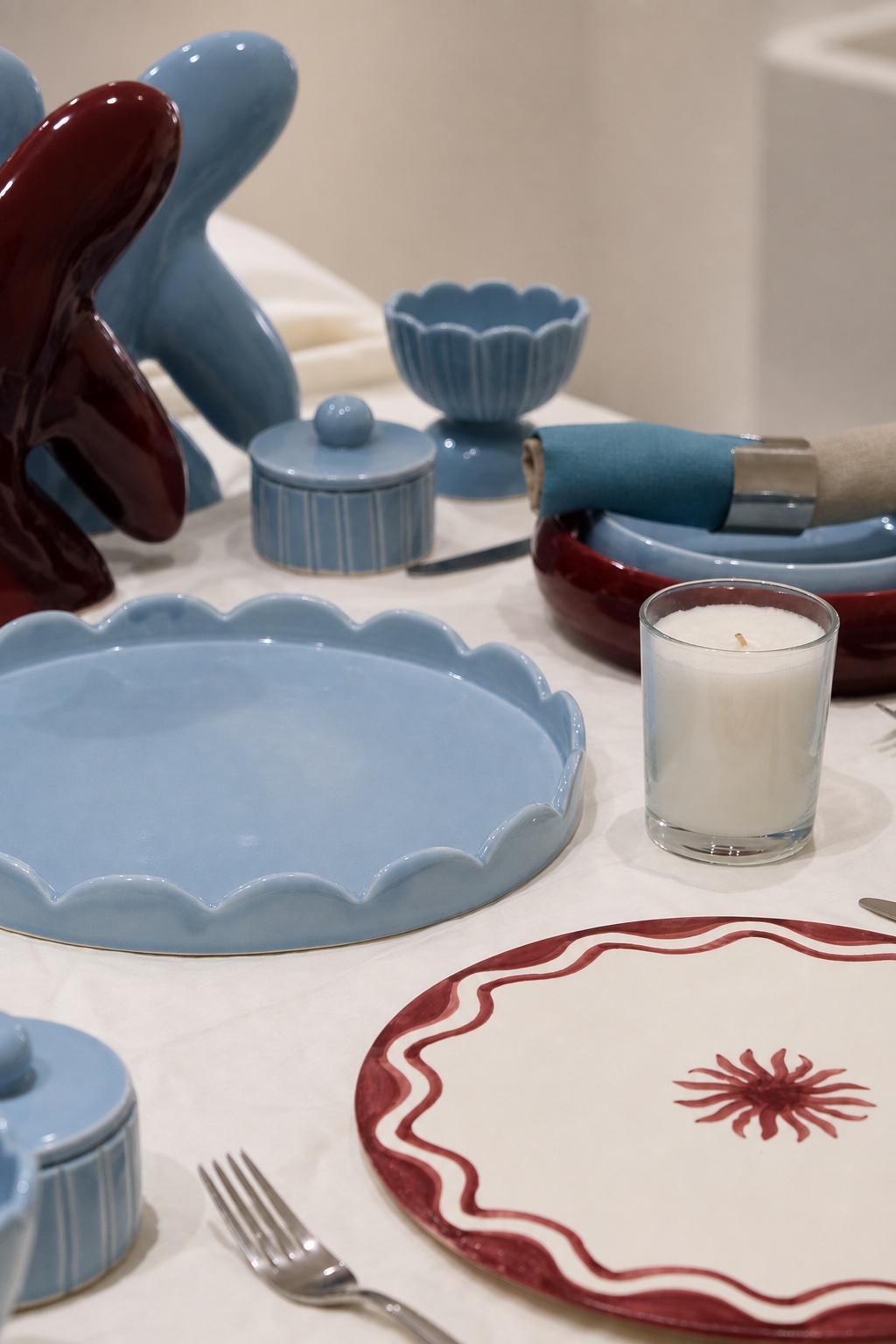 Table dressée Dolce, coloris bordeaux et bleu layette