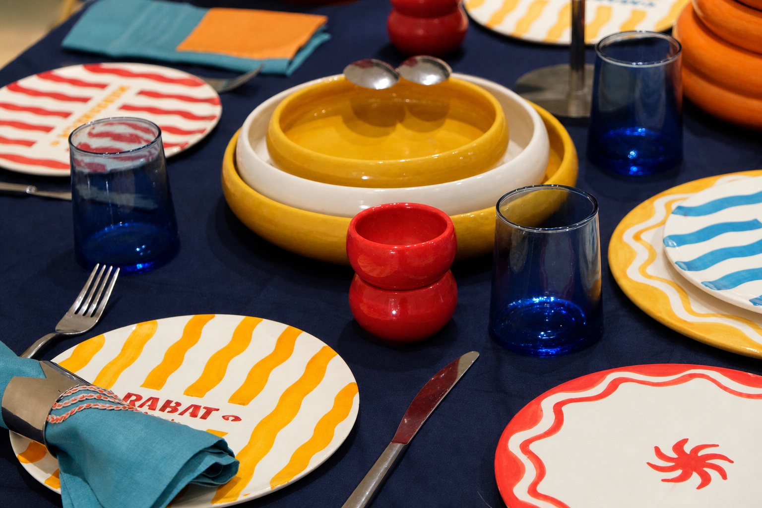 Table dressée Dolce, coloris multicolore villes